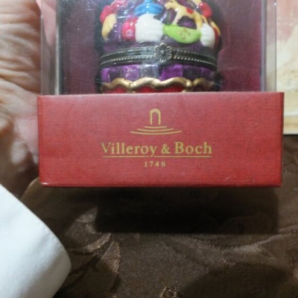 VTG Villeroy & Boch Trinket Box Porcelain Christmas Girl Toys Hinged 1748 in Box - Picture 2 of 7
